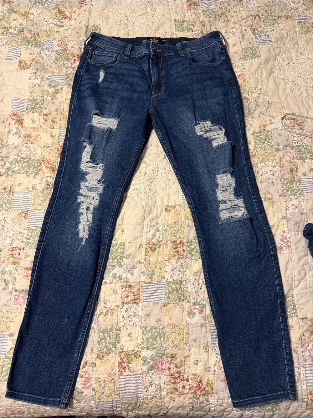 Woman’s Hollister Super Skinny Distressed Jeans sz 14R